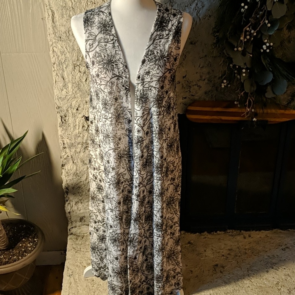 LuLaRoe Sleeveless Cardigan